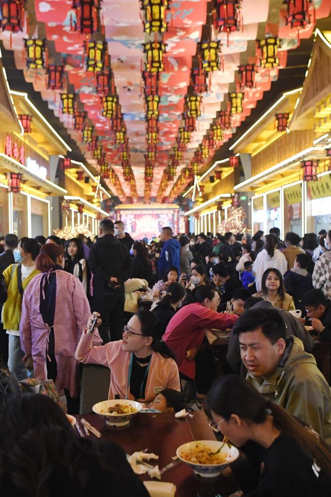 EconomyInFocus | Silk Road-Themed Night Market Ignites Economic Vitality of Lanzhou