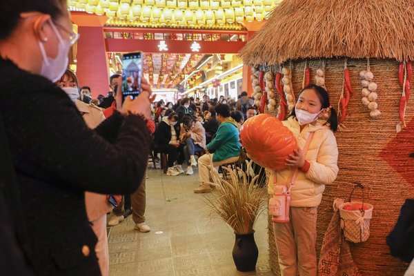 EconomyInFocus | Silk Road-Themed Night Market Ignites Economic Vitality of Lanzhou
