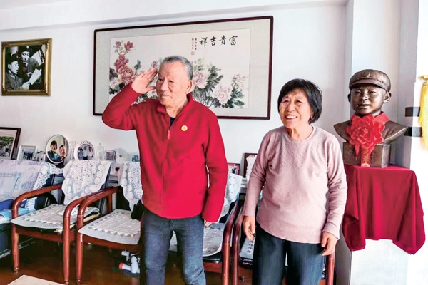 Family Inherits Spirit of Lei Feng