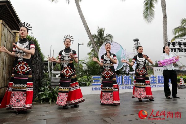 Cultures of Local Ethnic Groups in China's Hainan Displayed at Boao Forum for Asia