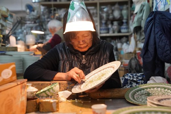 Keep the Fire Burning — HK's Oldest Porcelain Plant Passes down Timeless Beauty