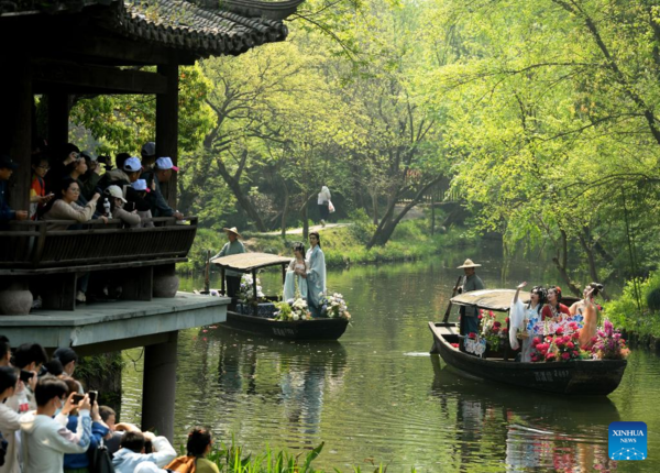Hanfu Lovers Gather in Xixi Wetland in Hangzhou to Celebrate Coming of Spring