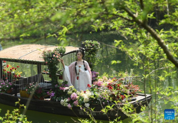 Hanfu Lovers Gather in Xixi Wetland in Hangzhou to Celebrate Coming of Spring