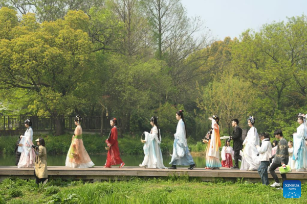 Hanfu Lovers Gather in Xixi Wetland in Hangzhou to Celebrate Coming of Spring