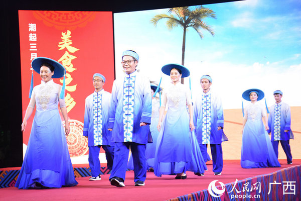 Fashion Show Showcases Colorful Ethnic Cultures of S China's Guangxi