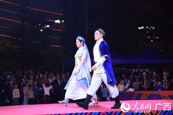 Fashion Show Showcases Colorful Ethnic Cultures of S China's Guangxi