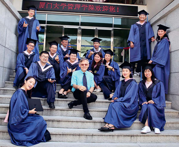 'Lao Pan' Disseminator of China's Huge Changes to World
