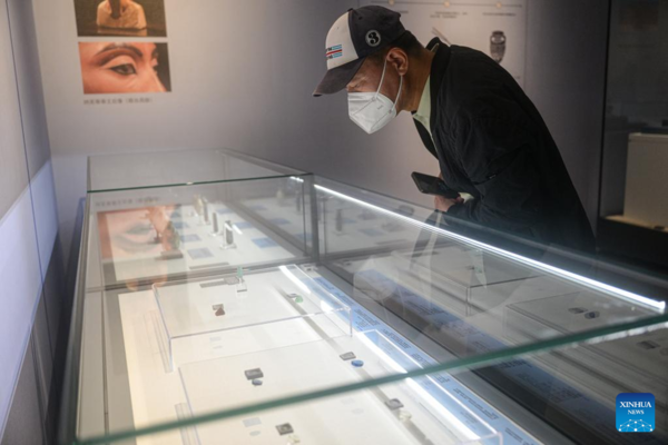 Silk Road Glassware Exhibition Held in Haikou, S China