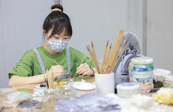 Porcelain Preserves Everlasting Beauty of Peonies in Luoyang