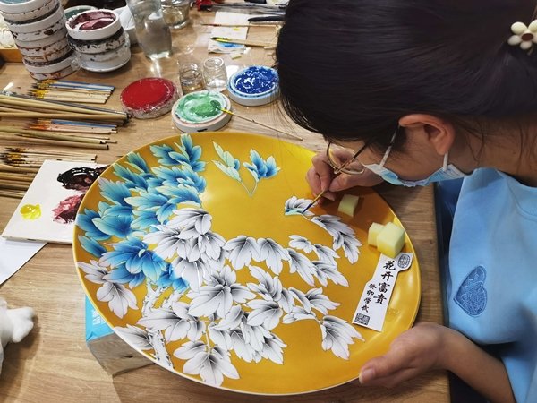 Porcelain Preserves Everlasting Beauty of Peonies in Luoyang