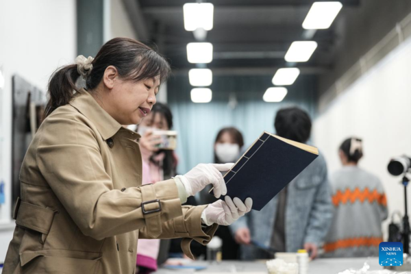 Avid Reader Restores Ancient Books in Shenyang, NE China