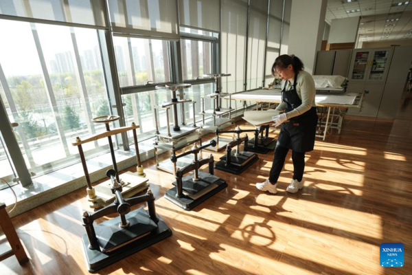 Avid Reader Restores Ancient Books in Shenyang, NE China