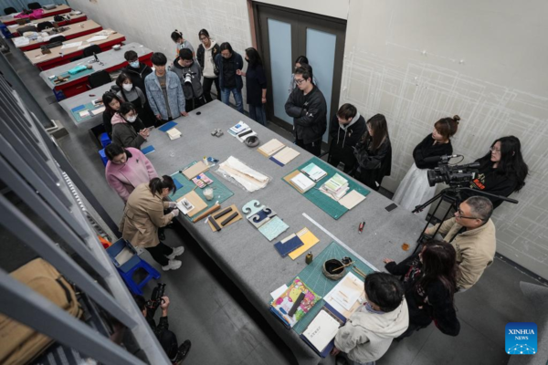 Avid Reader Restores Ancient Books in Shenyang, NE China