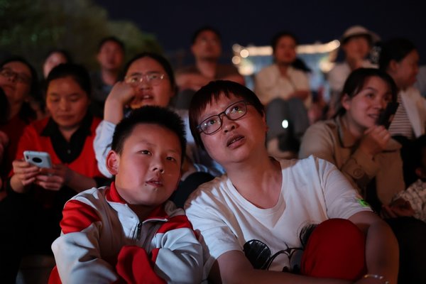 Bijie in SW China's Guizhou Plays Movies Outdoors, Enriches Residents' Cultural Lives