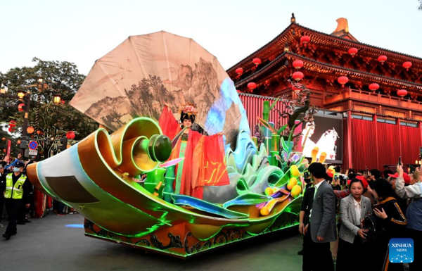 In Pics: Performance at Great Tang All Day Mall in Xi'an