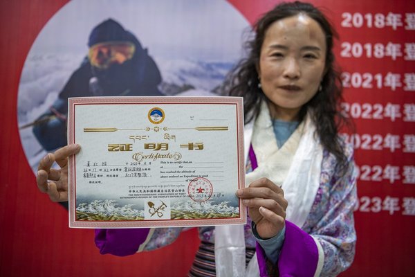 Feature: How China's Dong Hongjuan Became First Woman to Scale All 14 Peaks Above 8,000m