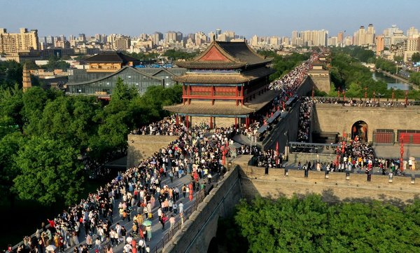 Landmarks in Time-Honored City of Xi'an: Ancient City Wall, Bell Tower and Drum Tower