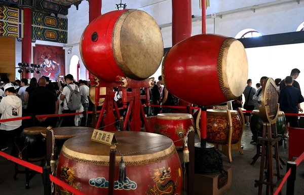 Landmarks in Time-Honored City of Xi'an: Ancient City Wall, Bell Tower and Drum Tower