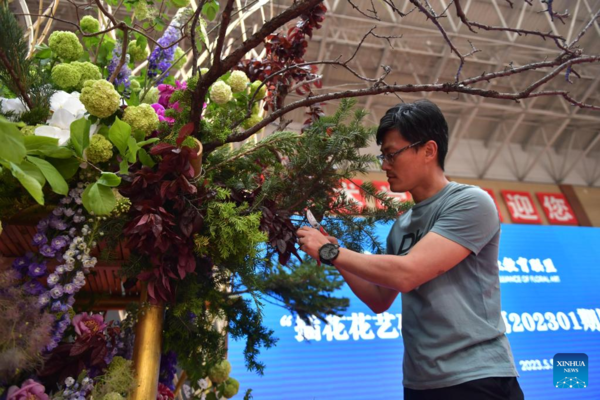 Flower Arrangement Artworks Presented in Shenyang, NE China