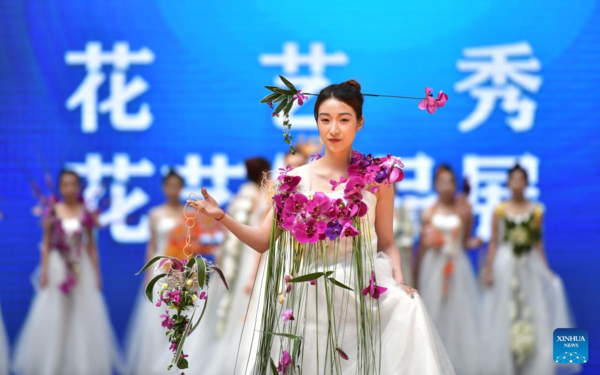 Flower Arrangement Artworks Presented in Shenyang, NE China