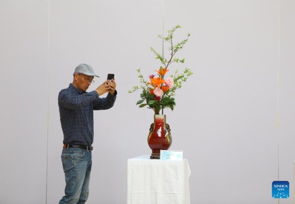 Flower Arrangement Artworks Presented in Shenyang, NE China