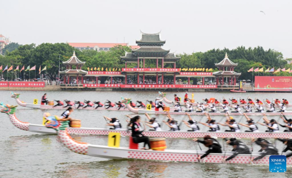 Teams from Both Sides of Taiwan Strait Take Part in Dragon Boat Race in Xiamen, SE China