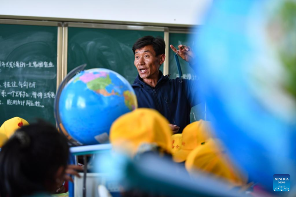 Children in Tibet Enjoy Better Education Resources