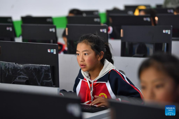 Children in Tibet Enjoy Better Education Resources