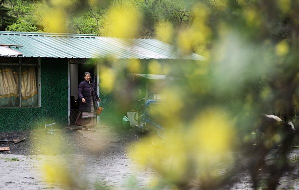 China's Xi visits Pyrenees mountains, in a personal gesture by France's Macron