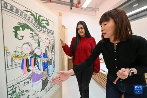 Chinese Painting Techniques Inspire Indian Painter