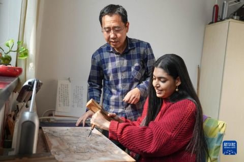 Chinese Painting Techniques Inspire Indian Painter