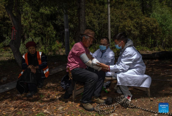 Medical Team from Guangdong Provides Home Services in Tibet