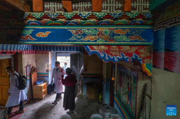 Medical Team from Guangdong Provides Home Services in Tibet