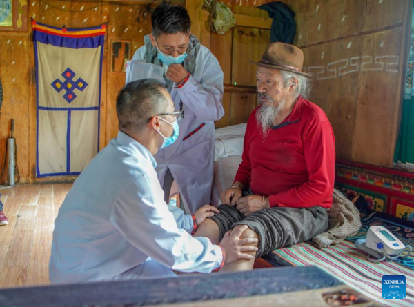 Medical Team from Guangdong Provides Home Services in Tibet