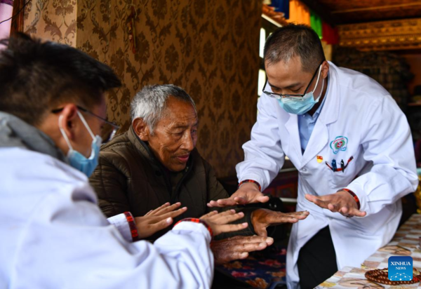 Medical Team from Guangdong Provides Home Services in Tibet