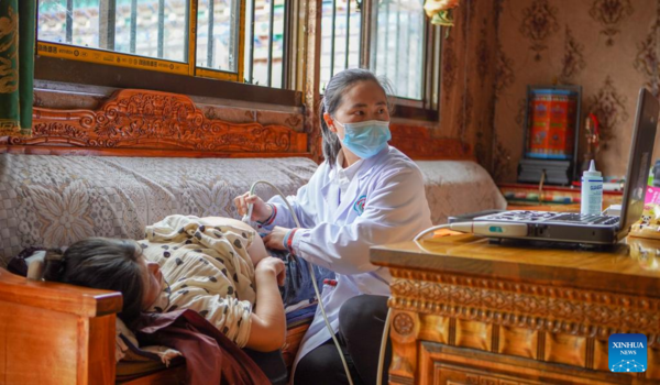 Medical Team from Guangdong Provides Home Services in Tibet