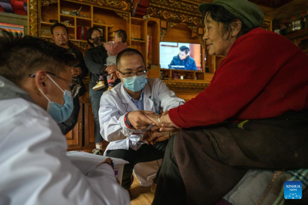 Medical Team from Guangdong Provides Home Services in Tibet