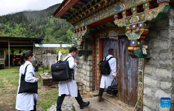 Medical Team from Guangdong Provides Home Services in Tibet