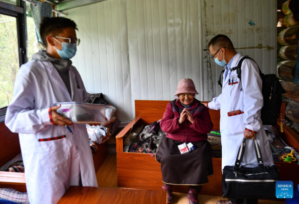 Medical Team from Guangdong Provides Home Services in Tibet