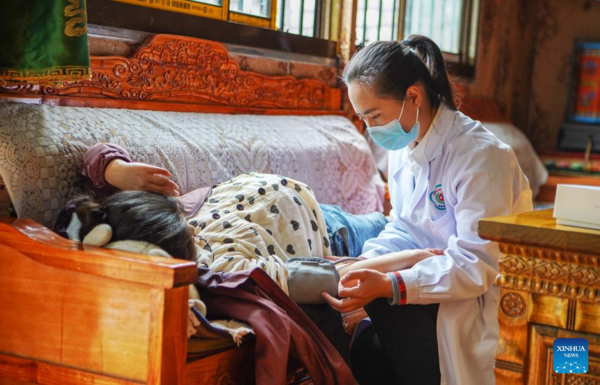 Medical Team from Guangdong Provides Home Services in Tibet