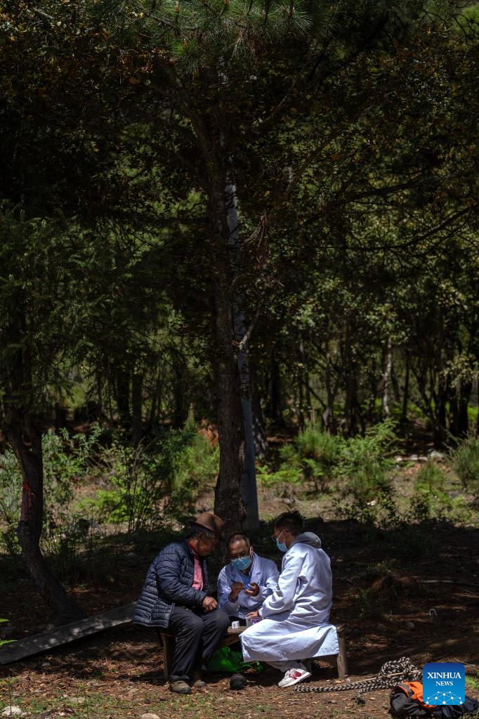 Medical Team from Guangdong Provides Home Services in Tibet