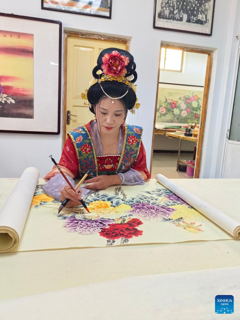 Calligraphy, Painting Industry Thrives in E China's County