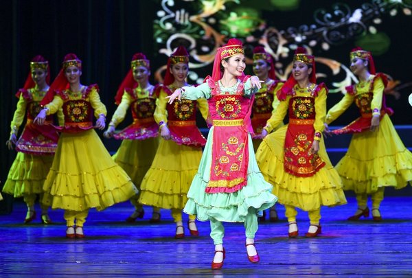 Global Dancers Revel in Enchanting Xinjiang