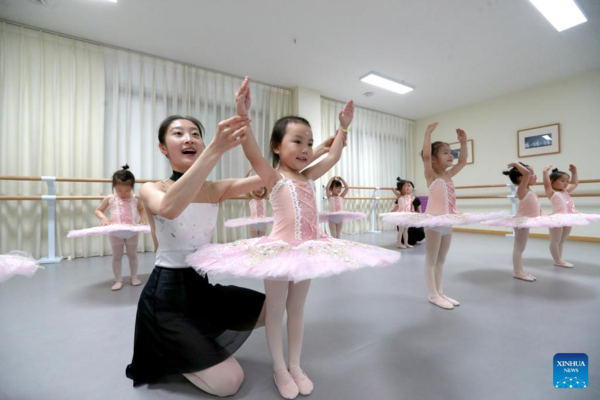 China to build pilot zones for special needs education reform