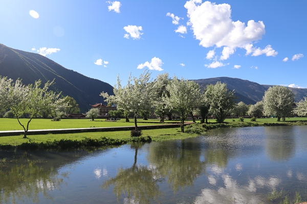 Lost in Love Song Melody, Scenery in Kangding