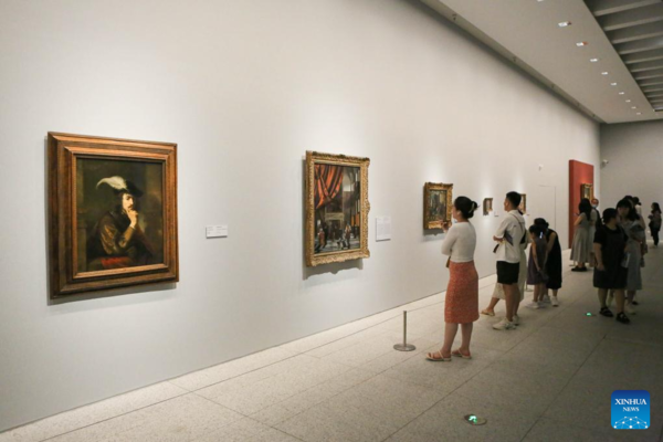 Exhibition of Paintings Spanning Six Centuries Opens to Public in Shanghai