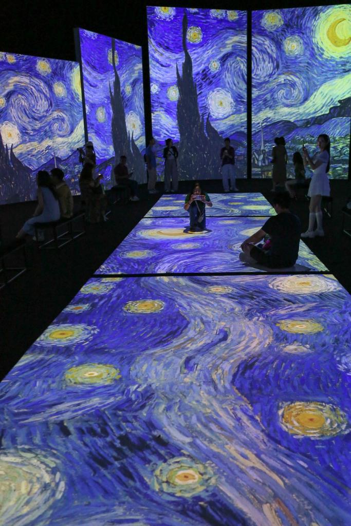 Economy&Life | Immersed in Art During Night Hours in E China's Shanghai