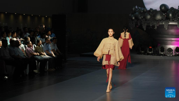 Fashion Show Held on Sidelines of Xinjiang Int'l Dance Festival