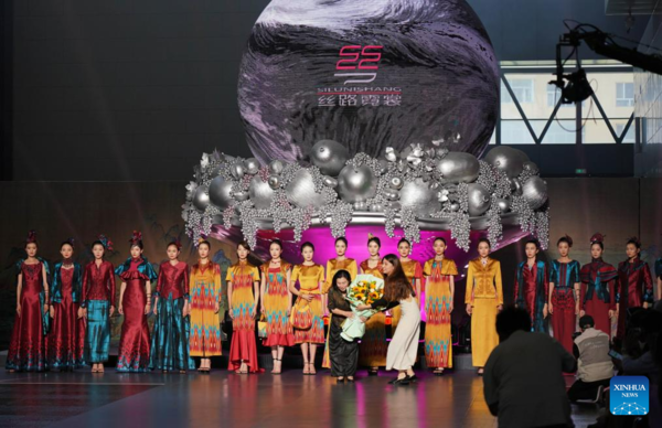Fashion Show Held on Sidelines of Xinjiang Int'l Dance Festival