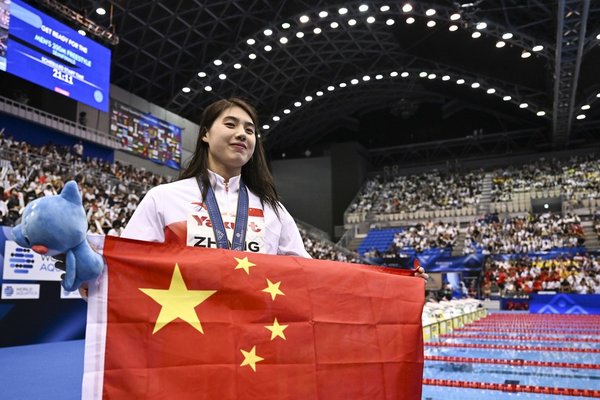 China Claims Two Swimming Titles, Leads Worlds Gold Tally with 17